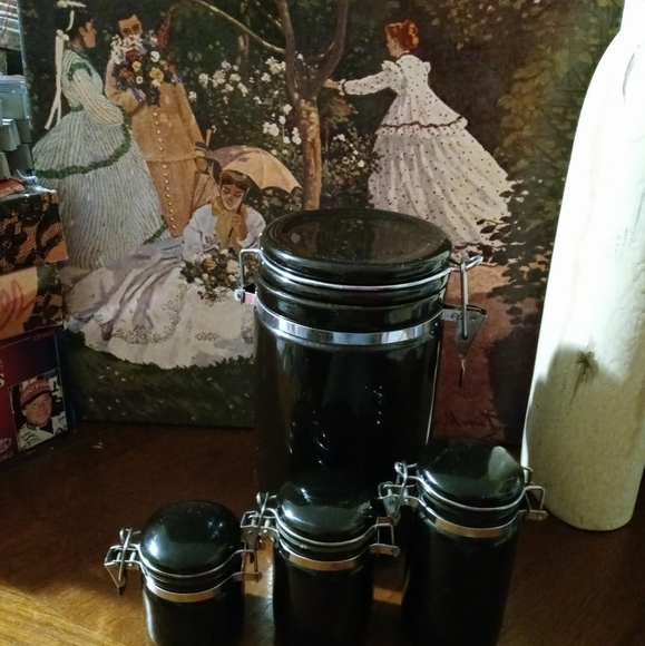 4 Black cannisters 3 by Oggi included 1 Large,Like🆕,A Excellent Gift Set. 🎁 - Picture 8 of 10